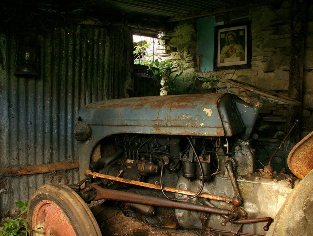  The Ferguson Tractor Model TE 20 was commonly known as the Little Grey Fergie, Production started in the late summer of 1946 and continued until 1956. The Ferguson TE20 was the first tractor to be produced by Harry Ferguson in the UK and manufactured at the Banner Lane factory in Coventry. 