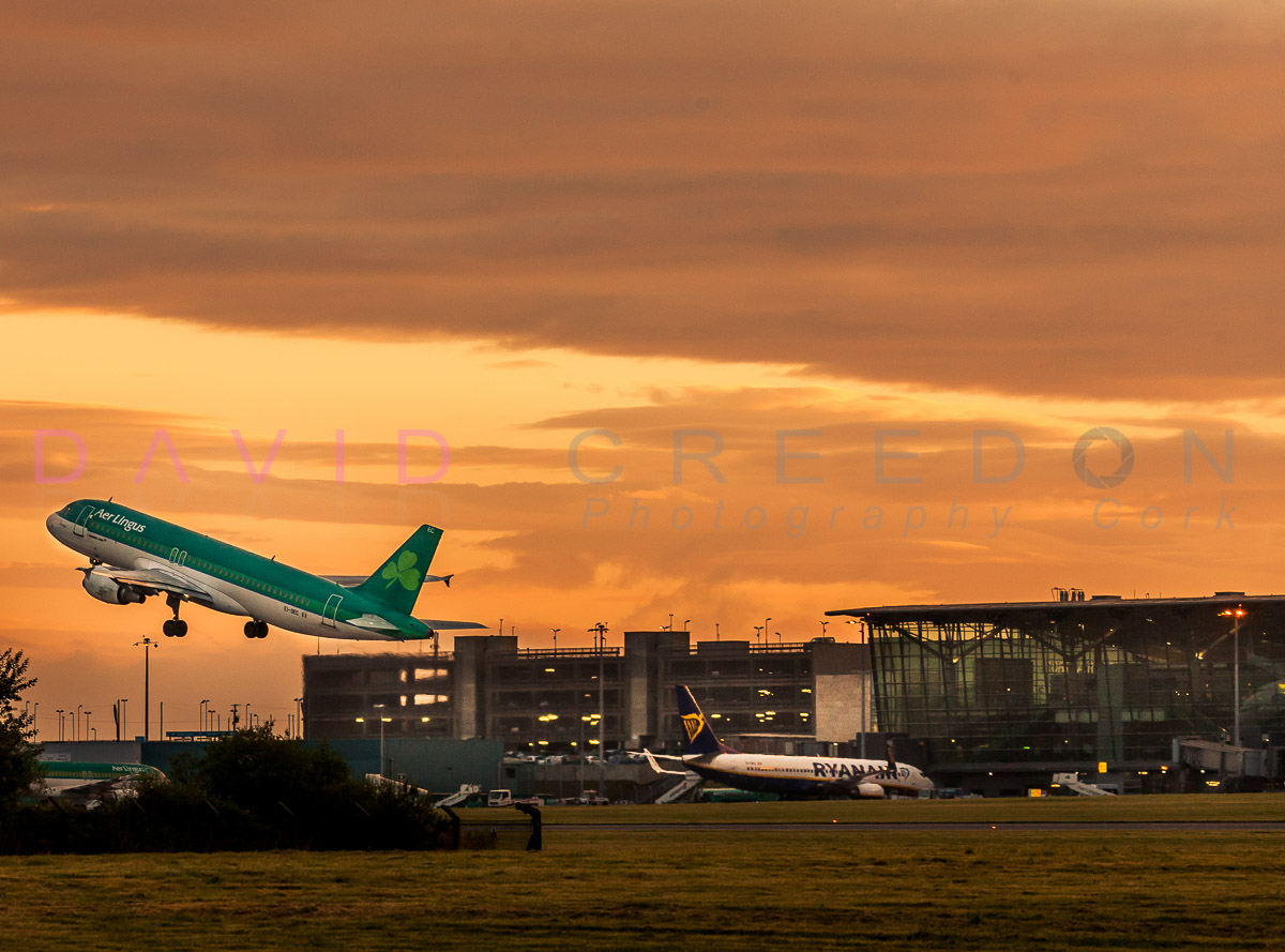 Aer Lingus Aerbus 320 Takes off from Cork Airport