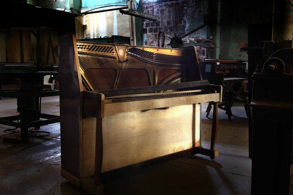 Working in conjunction with the Havana Arts Authority and the Cuban Ministry of Culture, the organization has three objectives: sending a small number of piano-tuners to Cuba to tune pianos and train people locally as well as bringing aspiring Cuban tuners to Ireland.